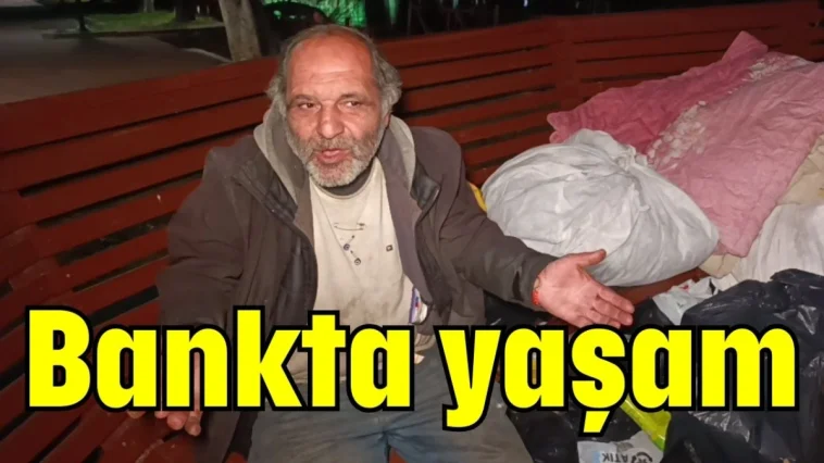 Antalya'da bankta yaşam