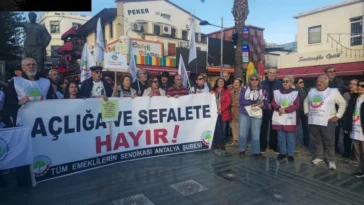 Antalya'da emekliler Ankara'ya seslendi