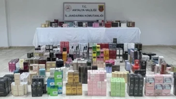 Antalya'da jandarmadan kaçak parfüm operasyonu