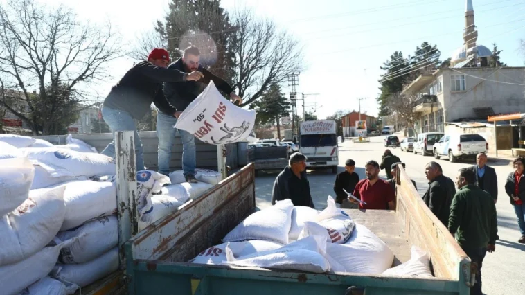 Antalya'da kırsal hayvancılığa yem ve hibe desteği sürüyor