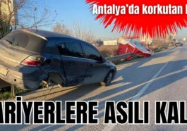 Antalya'da korkutan kaza! Bariyerlere asılı kaldı