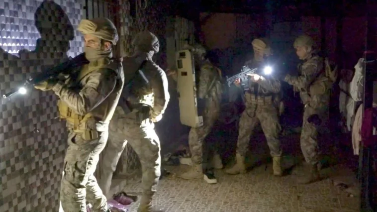 Antalya'da 'Şafak 07 Huzur 01' operasyonda 10 kişi yakalandı