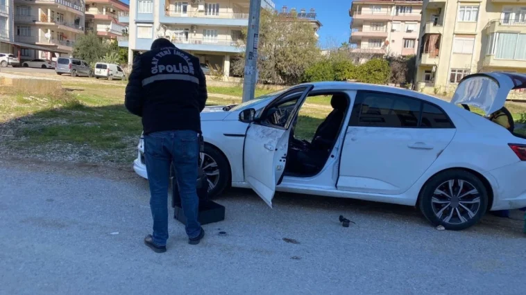 Antalya'da seyir halindeki otomobile silahlı saldırı: 1 yaralı