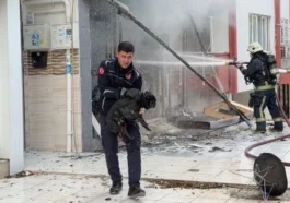 Atölyedeki yangında 4 köpeği itfaiye erleri kurtardı