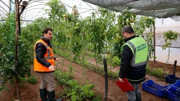 Büyükşehir, sel afetinde zarar gören vatandaşın yanında