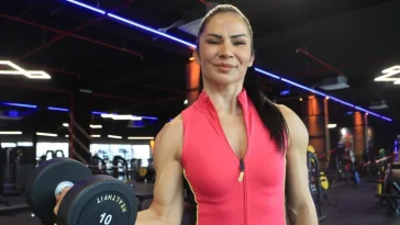 Felsefe öğretmeni dünya sahnesinde şampiyon