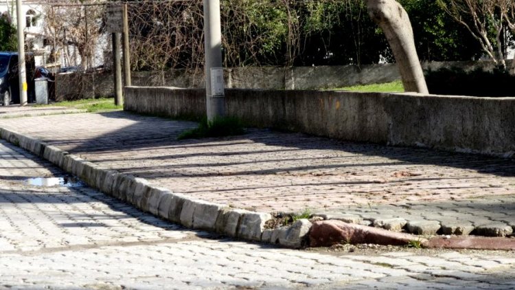 TURİZMİN PARLAYAN YILDIZINDA 'YOL' AYIBI: KEMER SOKAKLARI PATATES TARLASINA DÖNDÜ!