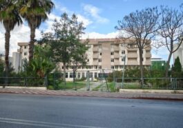 KEMER’İN KALBİNDE BİR ENKAZ: ESKİ TUREM BİNASI KADERİNE TERK EDİLDİ!