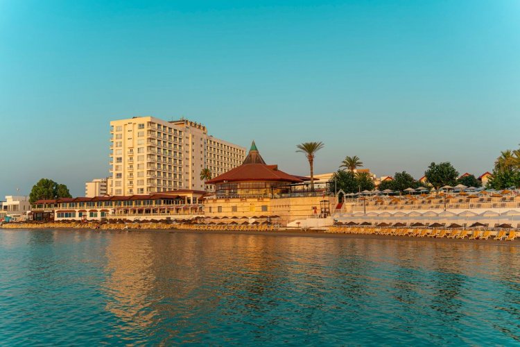 SALAMIS BAY CONTI RESORT HOTEL,HOLIDAYCHECK GOLDEN AWARD İLE ULUSLARARASI BAŞARISINI TAÇLANDIRDI