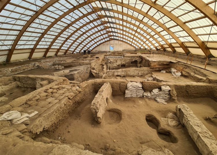 ÇATALHÖYÜK, NEOLİTİK DÖNEMİN SIRLARINI GELECEĞE TAŞIYOR
