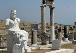 BEYAZ CENNETİN ANTİK KOMŞUSU: HİERAPOLİS’TE TARİHE YOLCULUK!