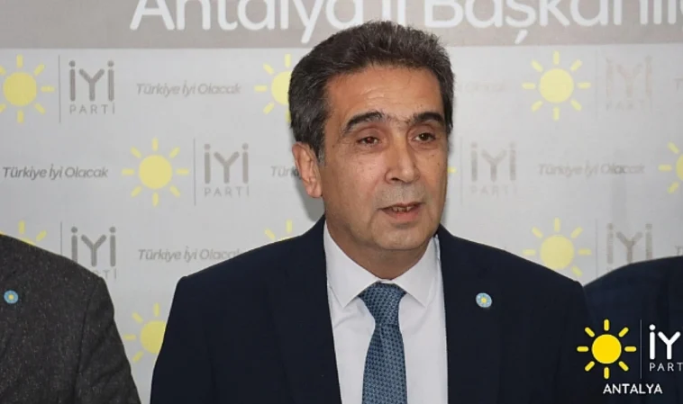 İYİ Parti Antalya İl Başkanı Kaya'dan 'Türk bayrağı' açıklaması