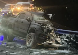 Kamyonet ile tır çarpıştı: 2 yaralı