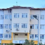 Kaş'ta fırtına bir okulun çatısına zarar verdi