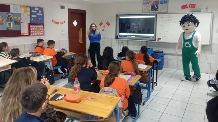 Kemer Belediyesi’nden öğrencilere sıfır atık eğitimi