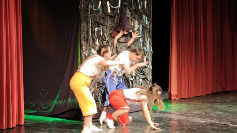 Kepez Kent Tiyatrosu, 2026 yılının ilk çocuk oyununu sahneledi