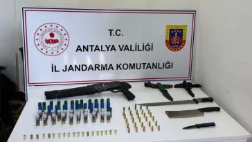 Kepez'de jandarmadan ruhsatsız silah operasyonu