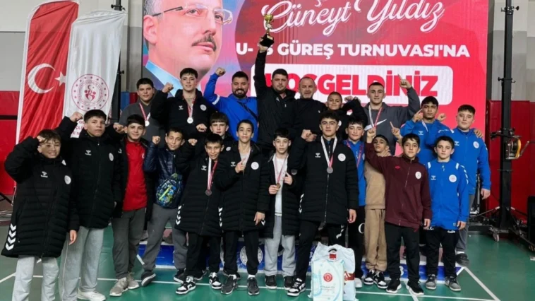 Korkutelili pehlivanlar 9 madalya ile döndü