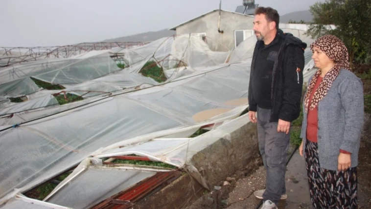 Kumluca'da hortumun verdiği hasar gündüz ortaya çıktı