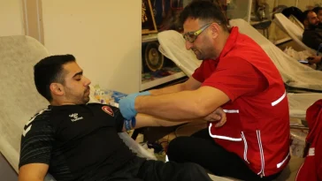 Milli sporculardan kan bağışı