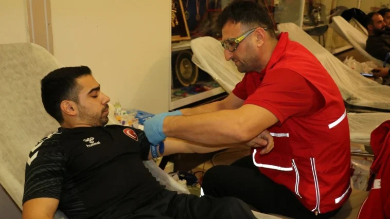 Milli sporculardan kan bağışı