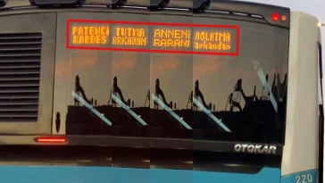 Otobüsün arkasına tutunan çocuklara şoförden LED'li uyarı