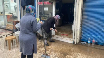 Serik'te esnaf sel yaralarını sarıyor