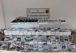 Serik’te kaçak gözlük ve saat operasyonu