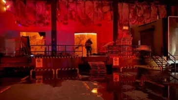 Serik'teki depo yangını büyük paniğe neden oldu