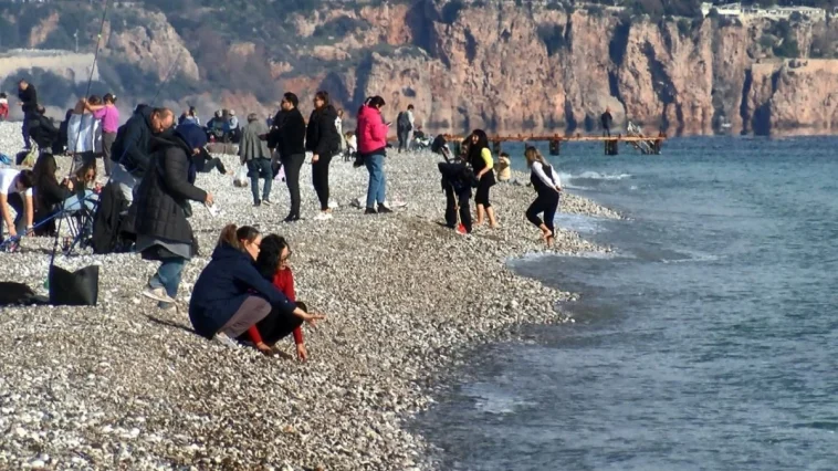 Yeni yılın ilk hafta sonunda Antalya’da deniz keyfi