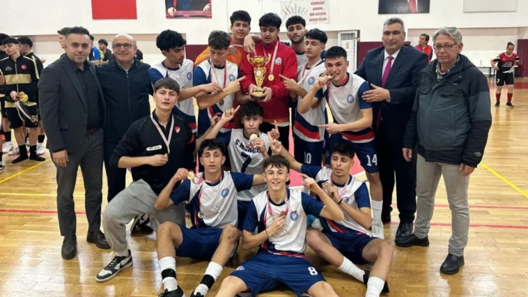 Yunus Emre Lisesi, futsalda Antalya şampiyonu