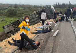 Antalyada yolcu otobüsü devrildi; 8 ölü, 26 yaralı