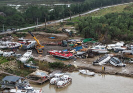 Antalyada hortum sonrası enkaz kaldırılıyor; su ise çekilmedi
