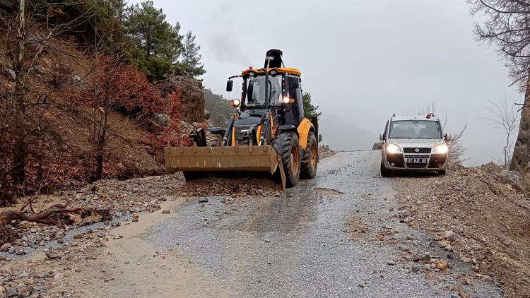 Alanya yollarında kış mesaisi