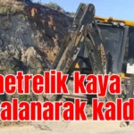 Antalya'da 20 metrelik kaya parçalanarak kaldırıldı