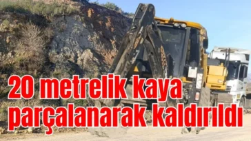Antalya'da 20 metrelik kaya parçalanarak kaldırıldı