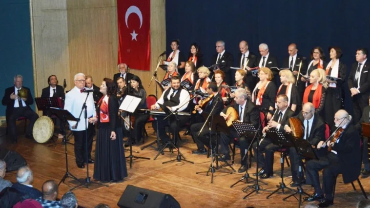 Antalya'da 'Sevgi Çiçekleri' konseri