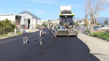 Başkan Vekili Özdemir, asfalt çalışmalarını yerinde inceledi