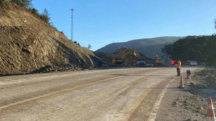 Elmalı- Finike Yolu tam gaz