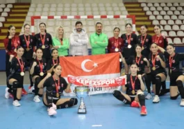 Kepez’in yıldız kızları namağlup Türkiye şampiyonu