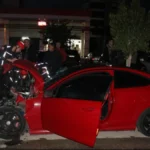 Halk otobüsüne çarpan lüks otomobilin sürücüsü yaralandı