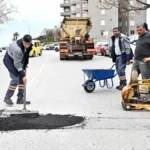 Muratpaşa'da yollar onarılıyor