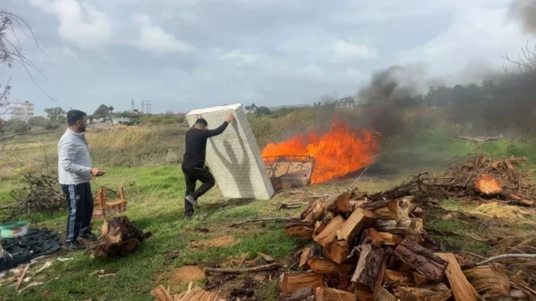 Öfkeli patron bütün eşyaları yaktı