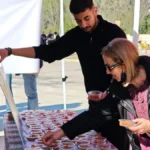 Trafik kazasında hayatını kaybeden öğrenciler için lokma dağıtıldı