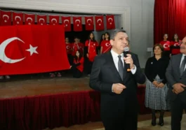 Vali Şahin’den öğrencilere 'Bayrak Sevgisi' dersi