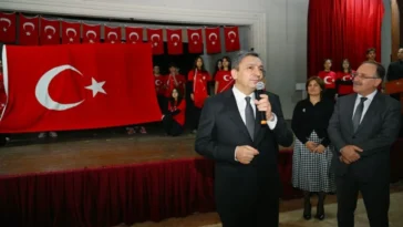 Vali Şahin’den öğrencilere 'Bayrak Sevgisi' dersi