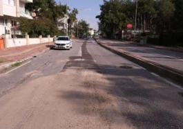 Yağış sonrası bozulan yollar onarılıyor