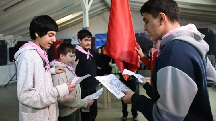 Yemin ederek izciliğe ilk adımı attılar