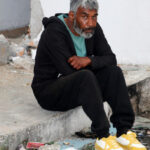 Felç geçiren kamyon şoförü, sokakta yaşam mücadelesi veriyor