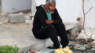 Felç geçiren kamyon şoförü, sokakta yaşam mücadelesi veriyor